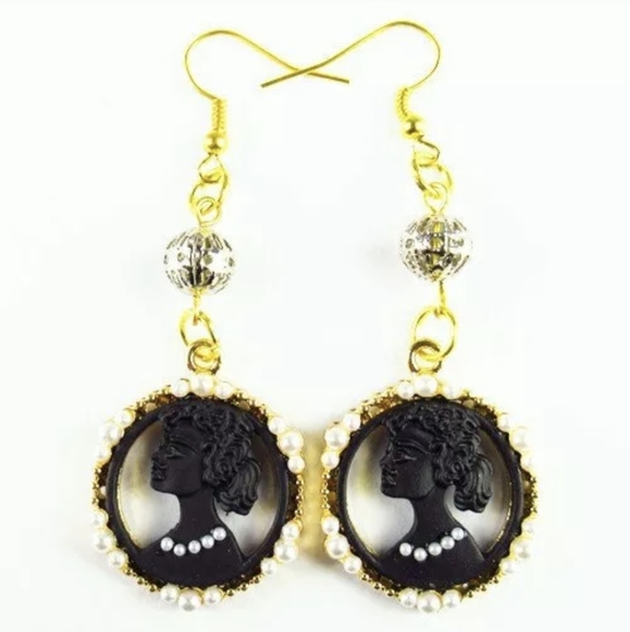 New Cameo Beautiful Black Carved Lady Earrings - Picture 2 of 2